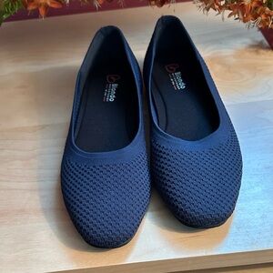 Blondo Women's Navy Flats size 8.5